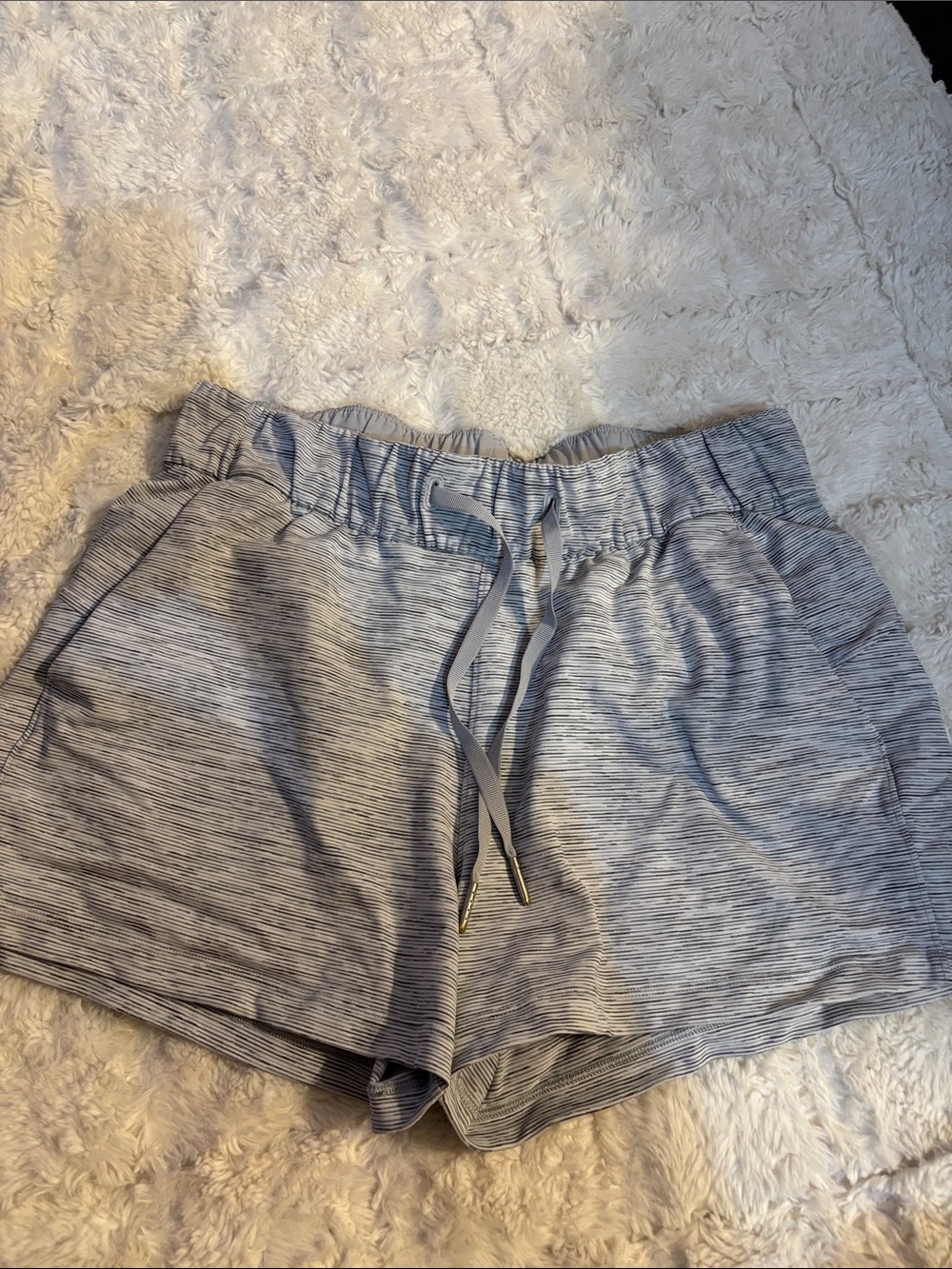 Lululemon Casual Elastic-Waist Women's Shorts in Heathered Light Gray